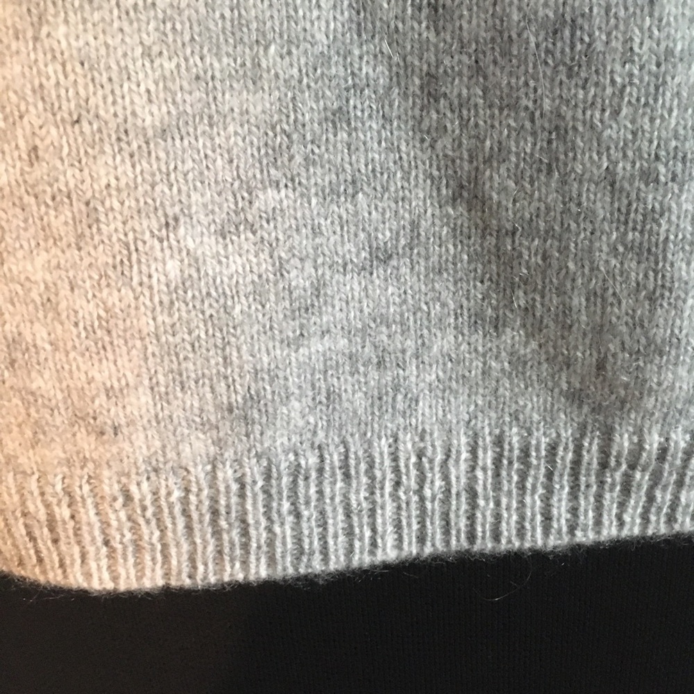 2/$25 Cashmere V-Neck sweater. Size M - Picture 12 of 13